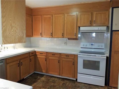 1602 Guyer St, High Point, NC 27265 photo 8
