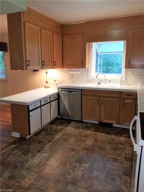 1602 Guyer St, High Point, NC 27265 photo 9