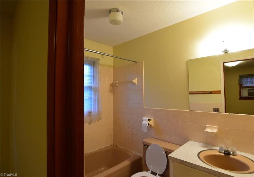  129 Boxwood Ln, Mount Airy, NC 27030 photo 6