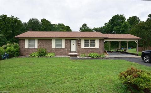 129 Boxwood Ln, Mount Airy, NC 27030