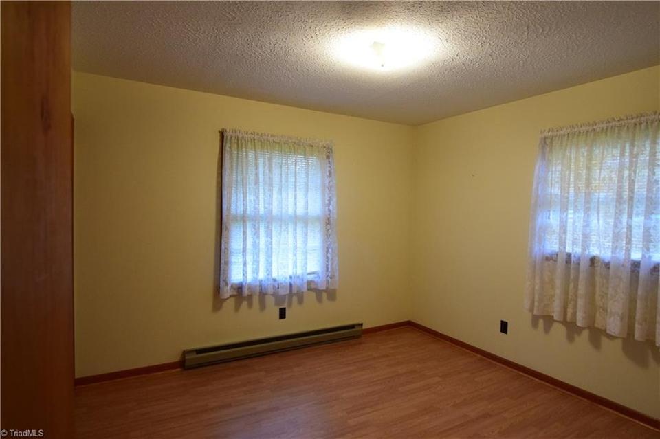  129 Boxwood Ln, Mount Airy, NC 27030 photo 8