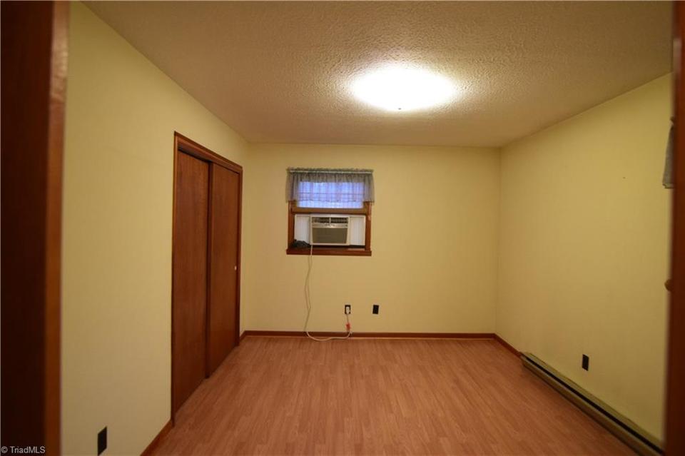  129 Boxwood Ln, Mount Airy, NC 27030 photo 5