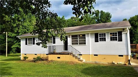 3302 Forestview Dr, High Point, NC 27260 photo 2