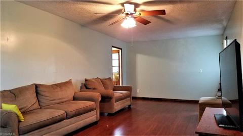 3302 Forestview Dr, High Point, NC 27260 photo 18