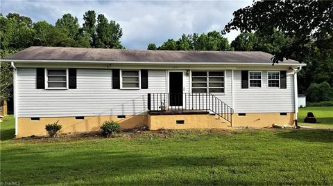 3302 Forestview Dr, High Point, NC 27260 photo 1