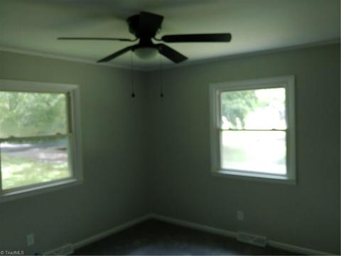 515 Cedar St, Eden, NC 27288 photo 4