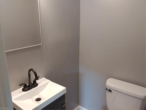 515 Cedar St, Eden, NC 27288 photo 9