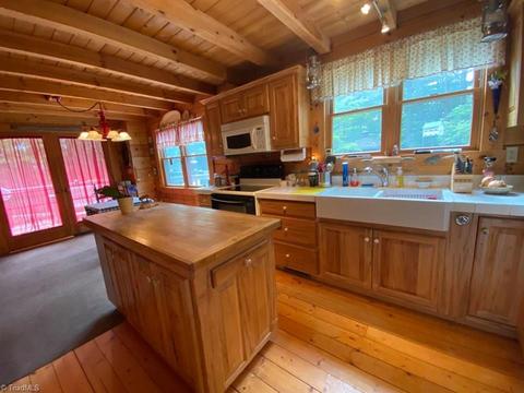 103 Galax Dr, Purlear, NC 28665 photo 5