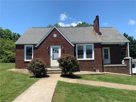 107 Carson St, Pilot Mountain, NC 27041 photo 1