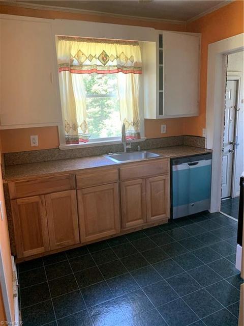107 Carson St, Pilot Mountain, NC 27041 photo 8
