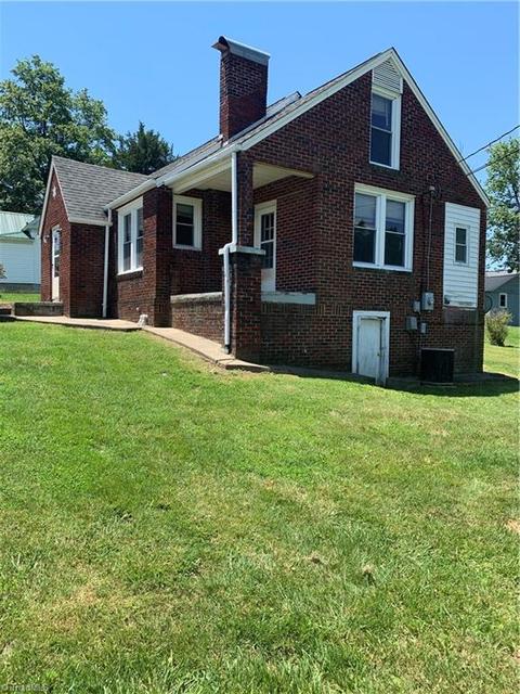 107 Carson St, Pilot Mountain, NC 27041 photo 3