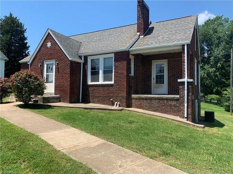 107 Carson St, Pilot Mountain, NC 27041 photo 4