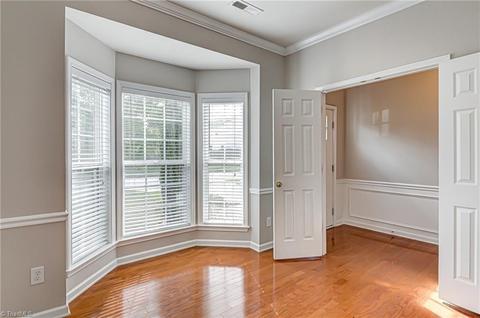 3905 Tonsley Pl, High Point, NC 27265 photo 4