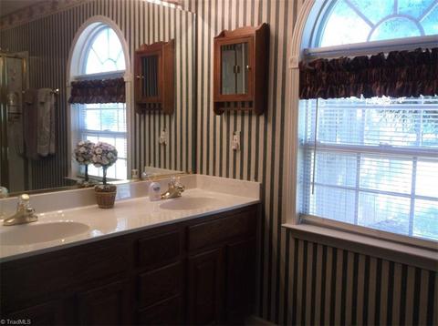 2913 Firethorn Dr, High Point, NC 27265 photo 18