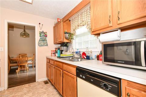 3622 Akers Ct, High Point, NC 27263 photo 6