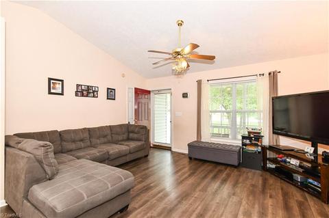 3622 Akers Ct, High Point, NC 27263 photo 3
