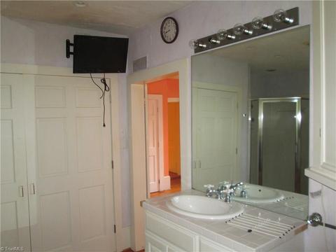 5576 Main St, Bethania, NC 27010 photo 18