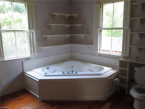 5576 Main St, Bethania, NC 27010 photo 16
