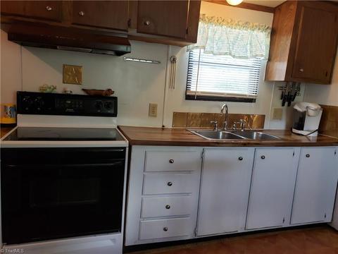 422 Eagle Hills Rd, Purlear, NC 28665 photo 10