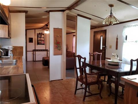 422 Eagle Hills Rd, Purlear, NC 28665 photo 4