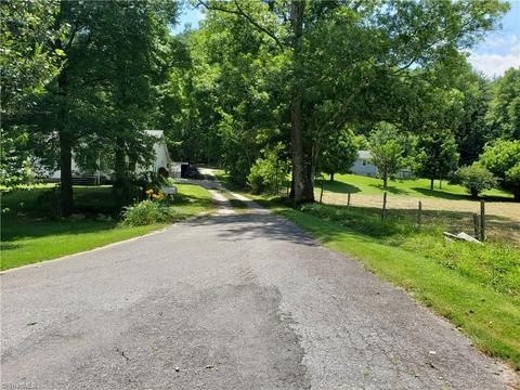 422 Eagle Hills Rd, Purlear, NC 28665 photo 27
