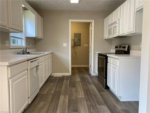 2701 Ingleside Dr, High Point, NC 27265 photo 5