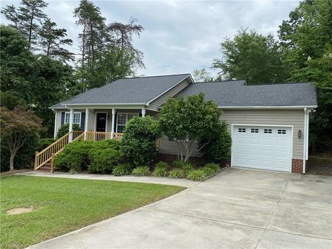 2701 Ingleside Dr, High Point, NC 27265 photo 2