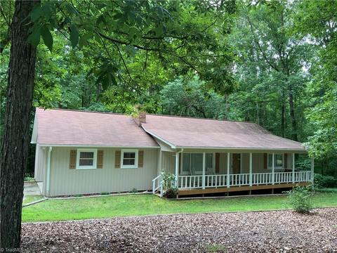 4744 Deerwood Ln, Trinity, NC 27370 photo 1