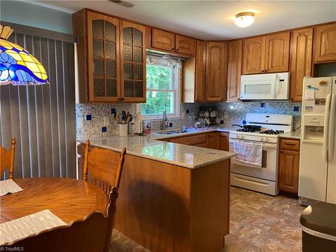105 Mountainview Ct, King, NC 27021 photo 3