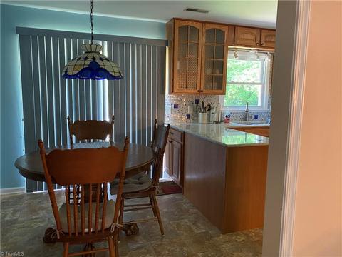 105 Mountainview Ct, King, NC 27021 photo 4