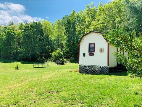 2325 Boiling Springs Rd, Purlear, NC 28665 photo 5
