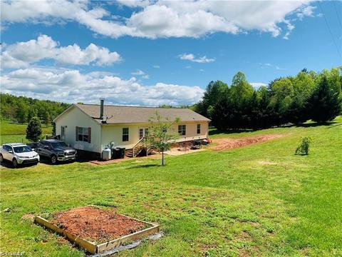 2325 Boiling Springs Rd, Purlear, NC 28665 photo 28