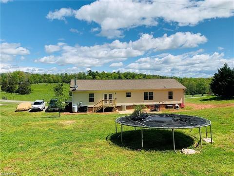2325 Boiling Springs Rd, Purlear, NC 28665 photo 4