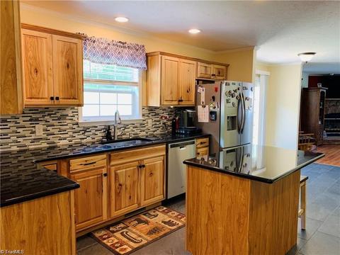 2325 Boiling Springs Rd, Purlear, NC 28665 photo 8