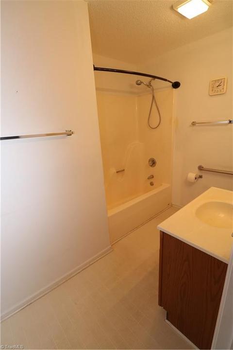 217 Freeman St, Dobson, NC 27017 photo 9
