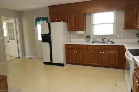 217 Freeman St, Dobson, NC 27017 photo 7