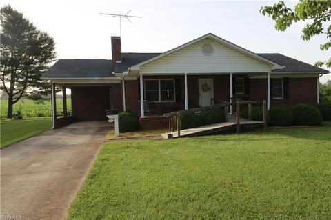 217 Freeman St, Dobson, NC 27017 photo 1
