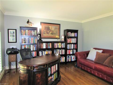 1700 Heathgate Pt, High Point, NC 27262 photo 9