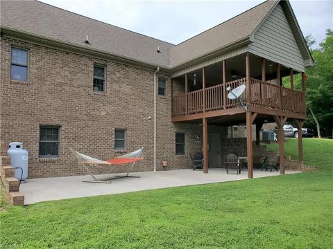 1128 Decoster Dr, King, NC 27021 photo 5