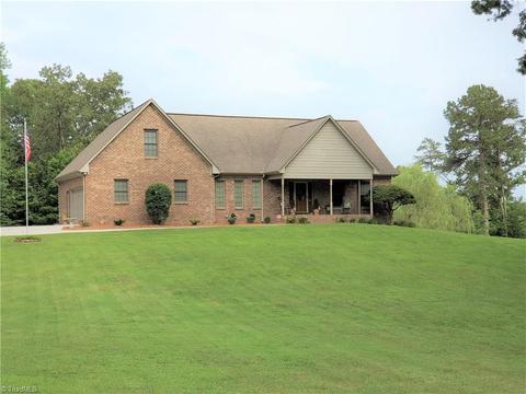 1128 Decoster Dr, King, NC 27021 photo 3