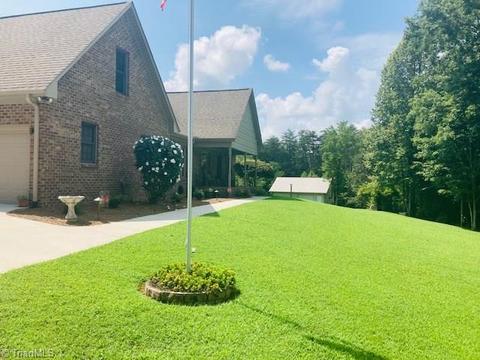 1128 Decoster Dr, King, NC 27021 photo 2