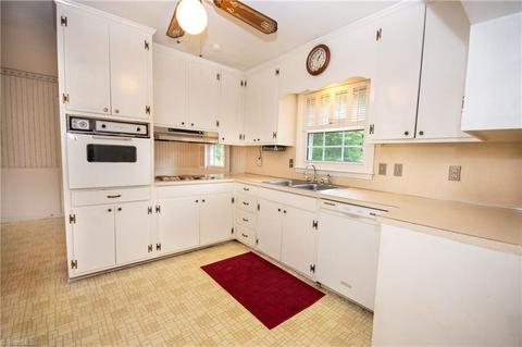 1300 Ashley Ave, High Point, NC 27262 photo 5