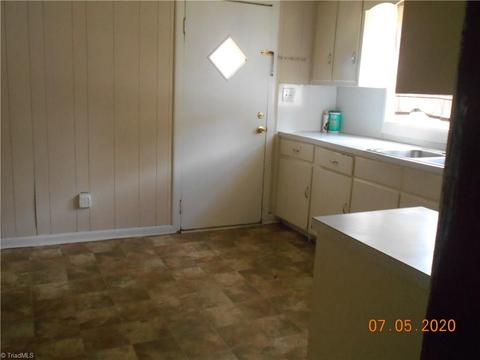 1003 Unity St, Thomasville, NC 27360 photo 6