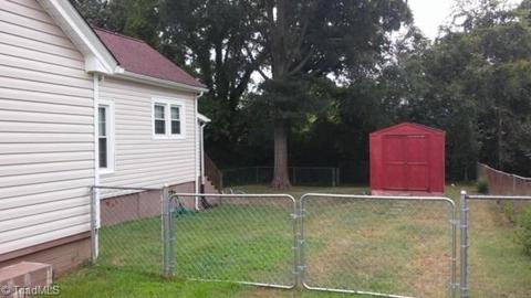 323 Cherry St, Eden, NC 27288 photo 4