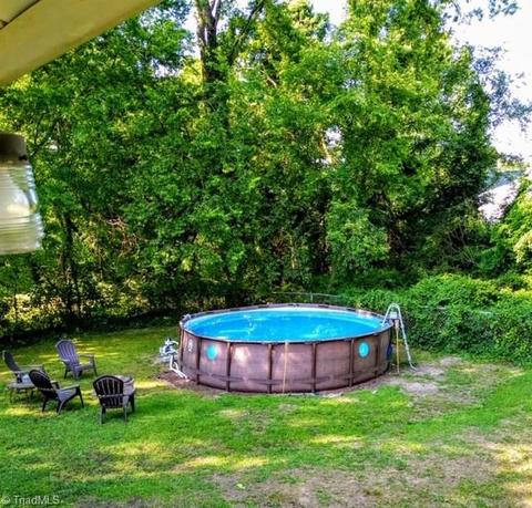 323 Cherry St, Eden, NC 27288 photo 3