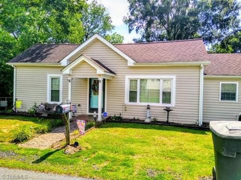 323 Cherry St, Eden, NC 27288 photo 1