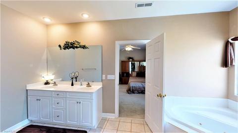 1401 Spring Tree Ct, High Point, NC 27265 photo 16