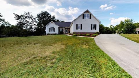 1401 Spring Tree Ct, High Point, NC 27265 photo 2