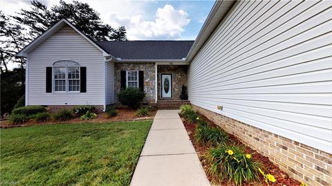 1401 Spring Tree Ct, High Point, NC 27265 photo 3