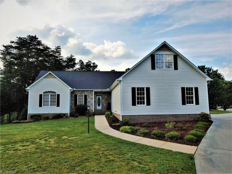 1401 Spring Tree Ct, High Point, NC 27265 photo 1